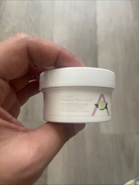 Almay White Makeup-Free Zone Cleansing Pads Jar